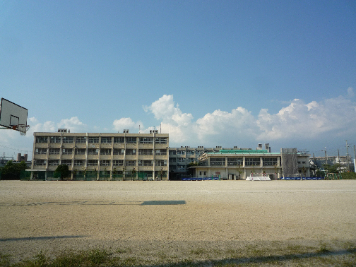 中学校　枚方市立楠葉西中学校（中学校）まで1285m