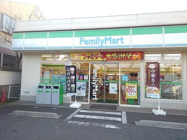 コンビニ　ファミリーマート（コンビニ）まで180m