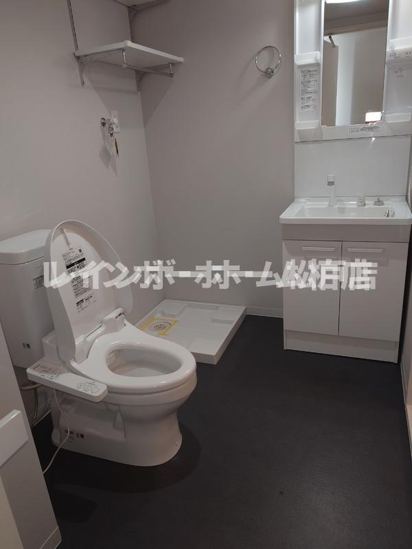 洗面設備　独立洗面台、朝の身支度には欠かせません