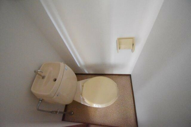 東急田園都市線 たまプラーザ駅 徒歩15分 3階建 築34年のトイレ写真