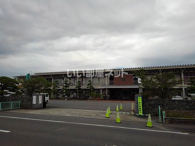 小学校　観音寺市立豊浜小学校（小学校）まで910m