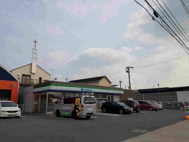 コンビニ　ファミリーマート 岡崎上地（コンビニ）まで750m