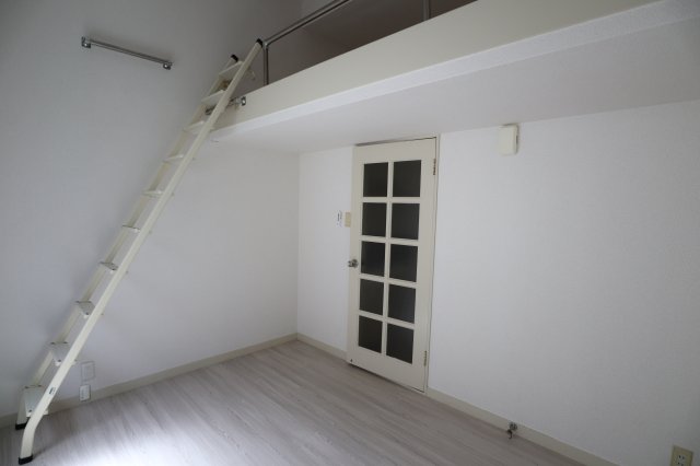 居室・リビング　同物件・別部屋画像