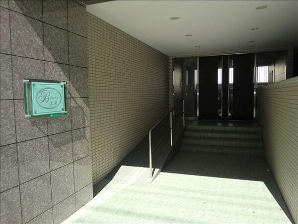 地下鉄東山線 本郷駅 徒歩6分 3階建 築16年の外観写真