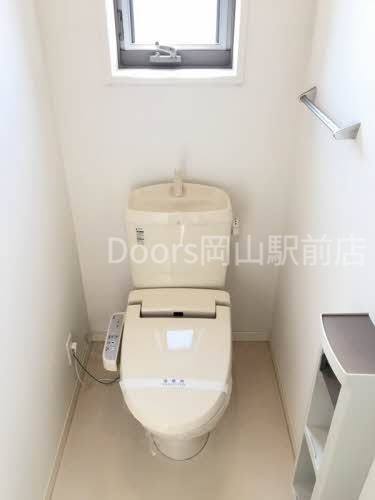 ＪＲ山陽本線 岡山駅 徒歩17分 3階建 築16年のトイレ写真