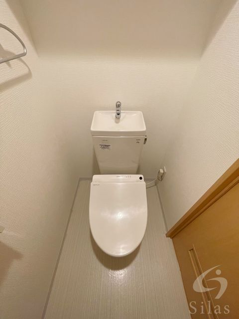 近鉄大阪線 近鉄八尾駅 徒歩7分 9階建 築22年のトイレ写真