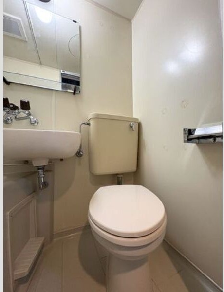 地下鉄名城線 黒川駅 徒歩17分 4階建 築38年のトイレ写真