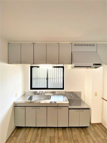 キッチン　※写真は同じマンションの違う部屋のものになります。