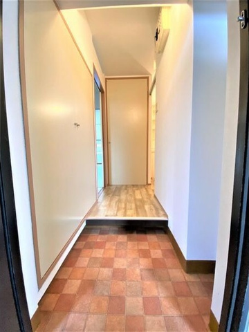 玄関　※写真は同じマンションの違う部屋のものになります。