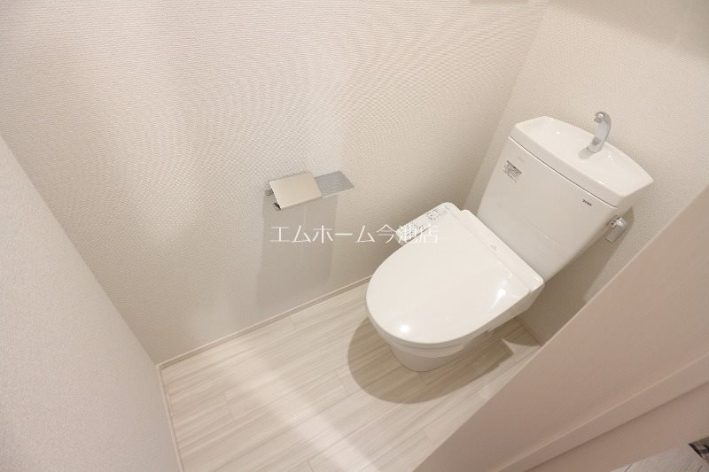 トイレ　温水洗浄便座付トイレ