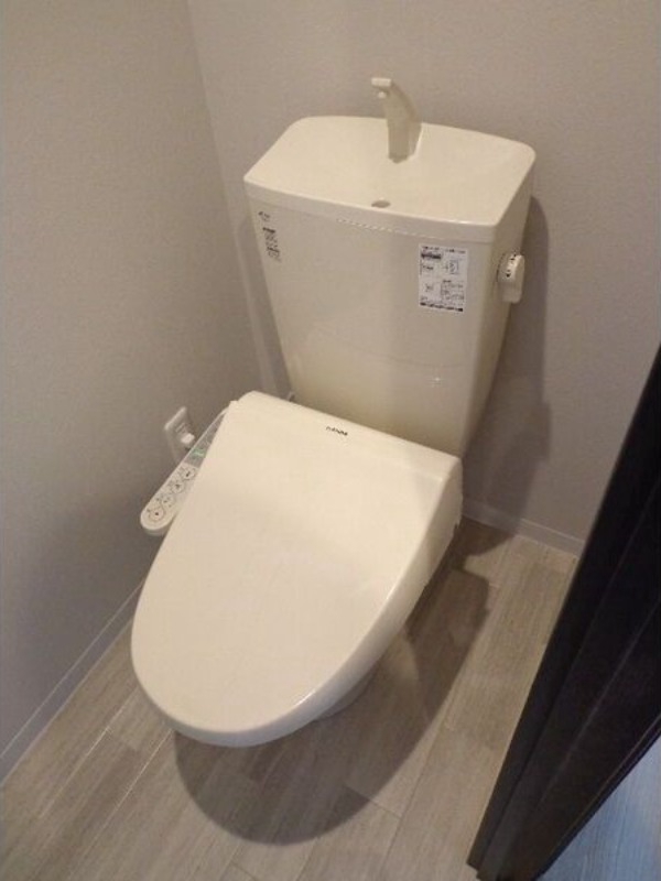 地下鉄南北線 北２４条駅 徒歩3分 5階建 築7年のトイレ写真