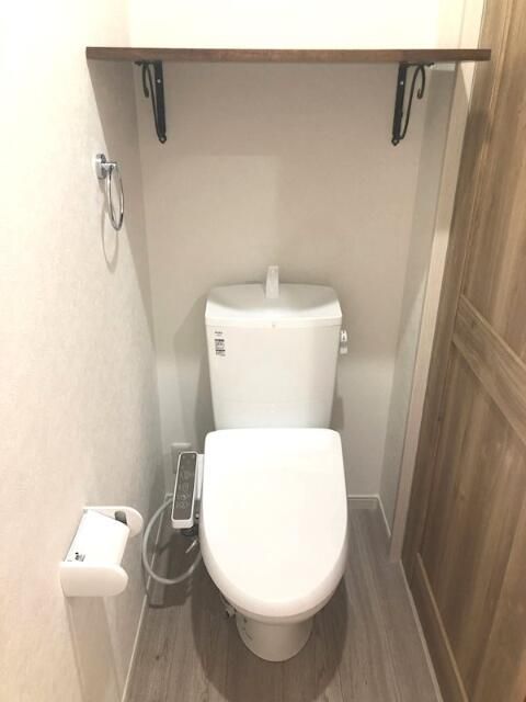 ＪＲ京浜東北線 桜木町駅 徒歩25分 2階建 築3年のトイレ写真