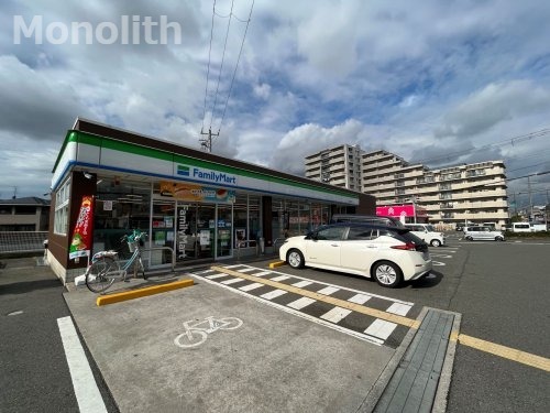 コンビニ　ファミリーマート 堺堀上町店（コンビニ）まで880m
