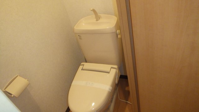 トイレ　お手洗いにはウォシュレット機能御座います