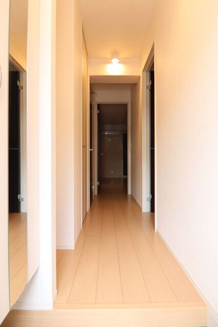 玄関　※他の号室の参考写真です※