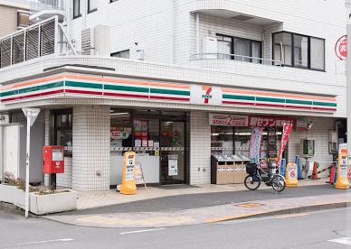コンビニ　セブンイレブン光町1丁目店（コンビニ）まで105m