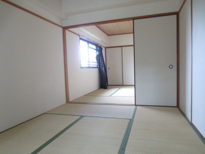 グランドゥール千僧の居間写真