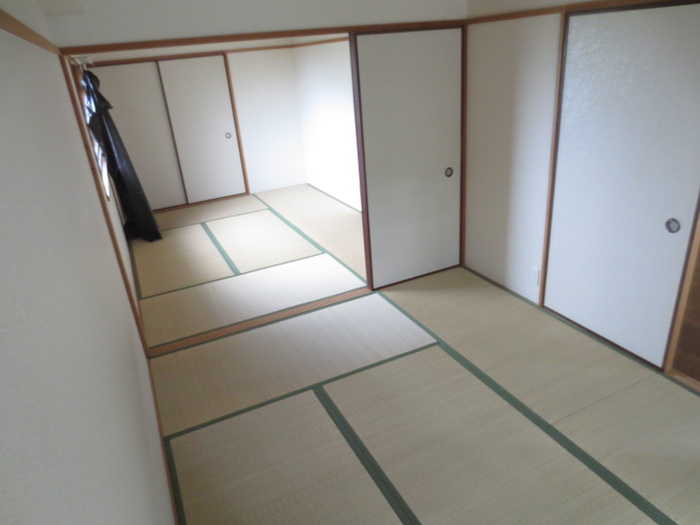 グランドゥール千僧の居間写真