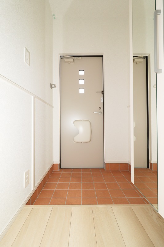 ＪＲ八高線 北藤岡駅 徒歩7分 2階建 築5年の玄関写真