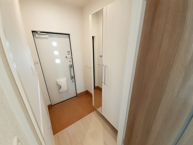 シャンボール須賀の玄関写真