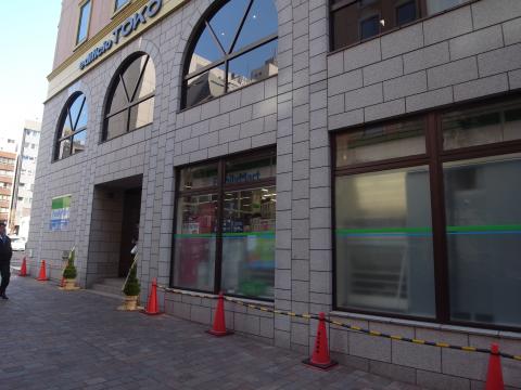 コンビニ　ファミリーマートヴィータイタリア店（コンビニ）まで94m