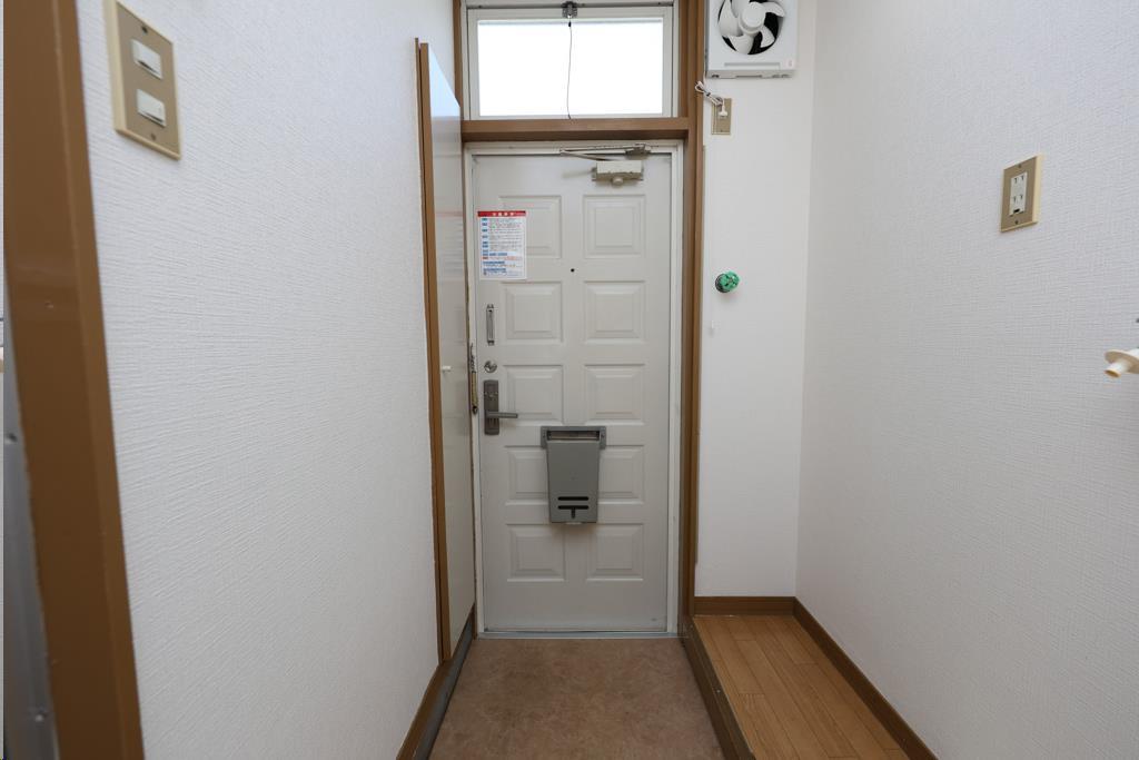 ハイツルーベンスの玄関写真