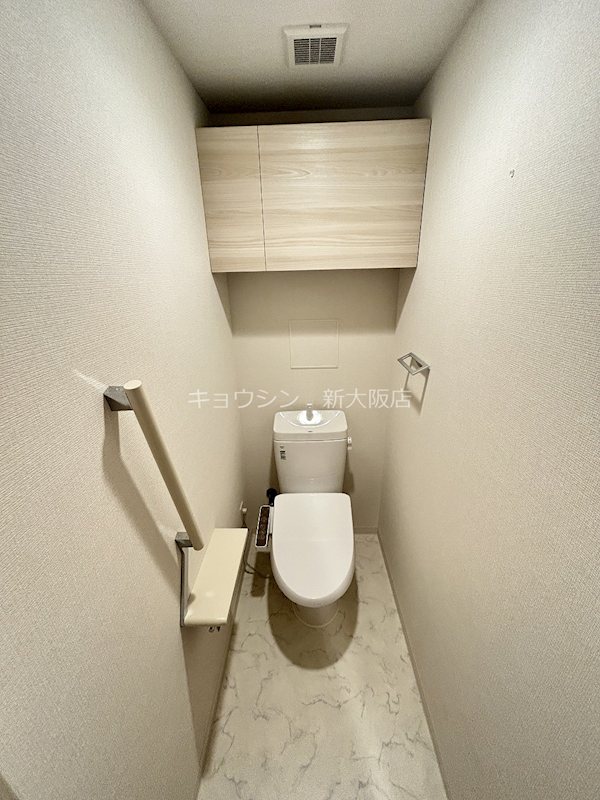 地下鉄御堂筋線 江坂駅 徒歩9分 11階建 築2年のトイレ写真