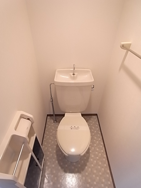 阪急今津線 甲東園駅 徒歩4分 2階建 築34年のトイレ写真