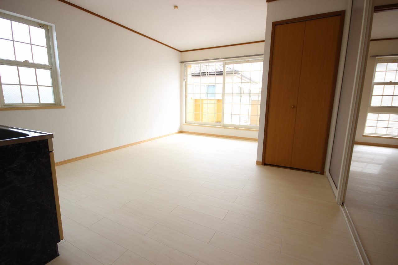 マロンイーストYNの居間写真