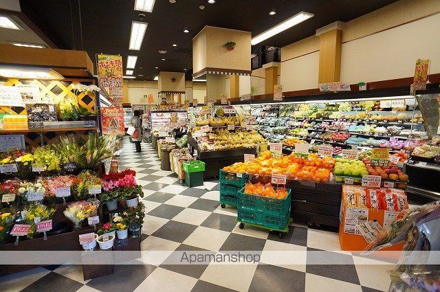 スーパー　マルエツプチ関内店（スーパー）まで556m