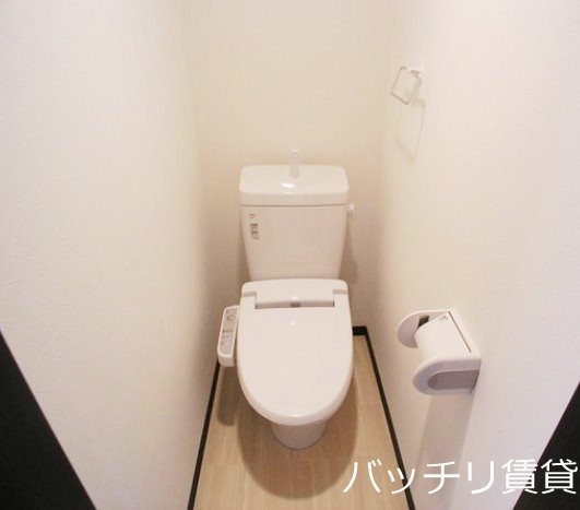 トイレ　画像は同シリーズタイプの為、参考写真になります。