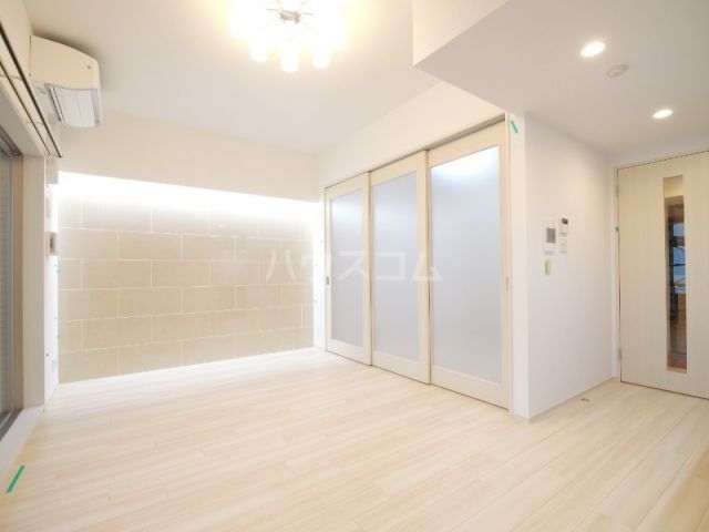 プレジオ葛西ASIANの居間写真