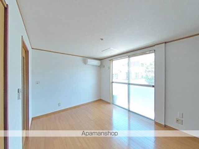 カレッジヒルズSCの居間写真