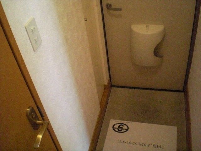 ＪＲ函館本線 発寒中央駅 徒歩6分 3階建 築23年の玄関写真