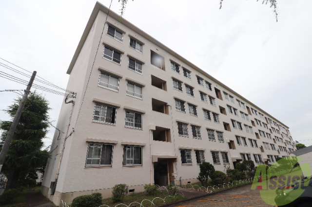 星陵台住宅3号棟の外観写真