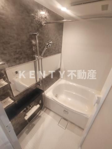 バス・シャワールーム　コンパクトで使いやすいお風呂です