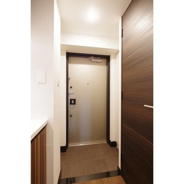 玄関　（別タイプ参考写真）Ｌａ Ｄｏｕｃｅｕｒ成増　板橋区成増２