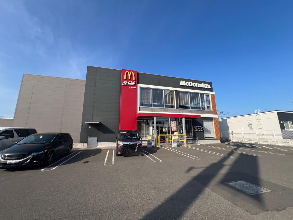 飲食店　マクドナルド南新川店（飲食店）まで644m