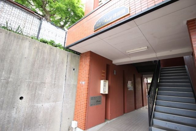 エントランス　共用エントランス