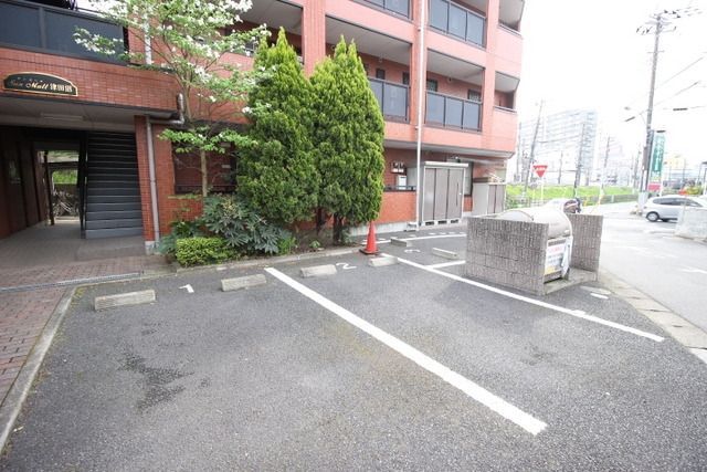 駐車場　敷地内駐車場