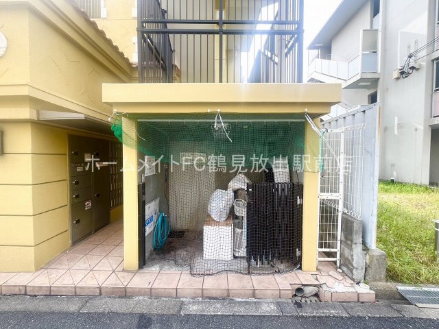 地下鉄長堀鶴見緑地線 横堤駅 徒歩7分 3階建 築24年の外観写真