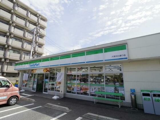 コンビニ　ファミリーマート大泉目白通り店（コンビニ）まで582m