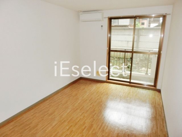 居室・リビング　きれいな洋室のお部屋です
