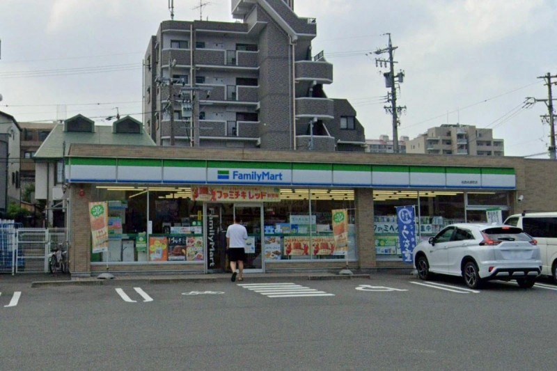 コンビニ　ファミリーマート 名西名塚町店（コンビニ）まで367m