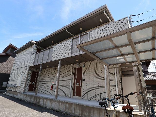 奈良市西大寺北町のアパートの建物外観
