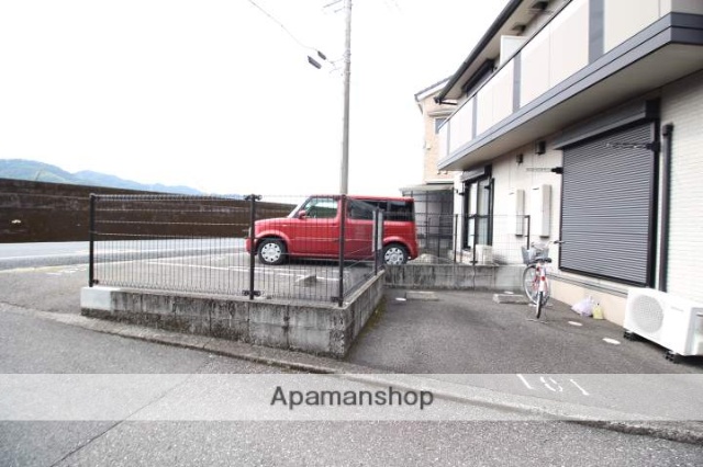 駐車場　エントランス