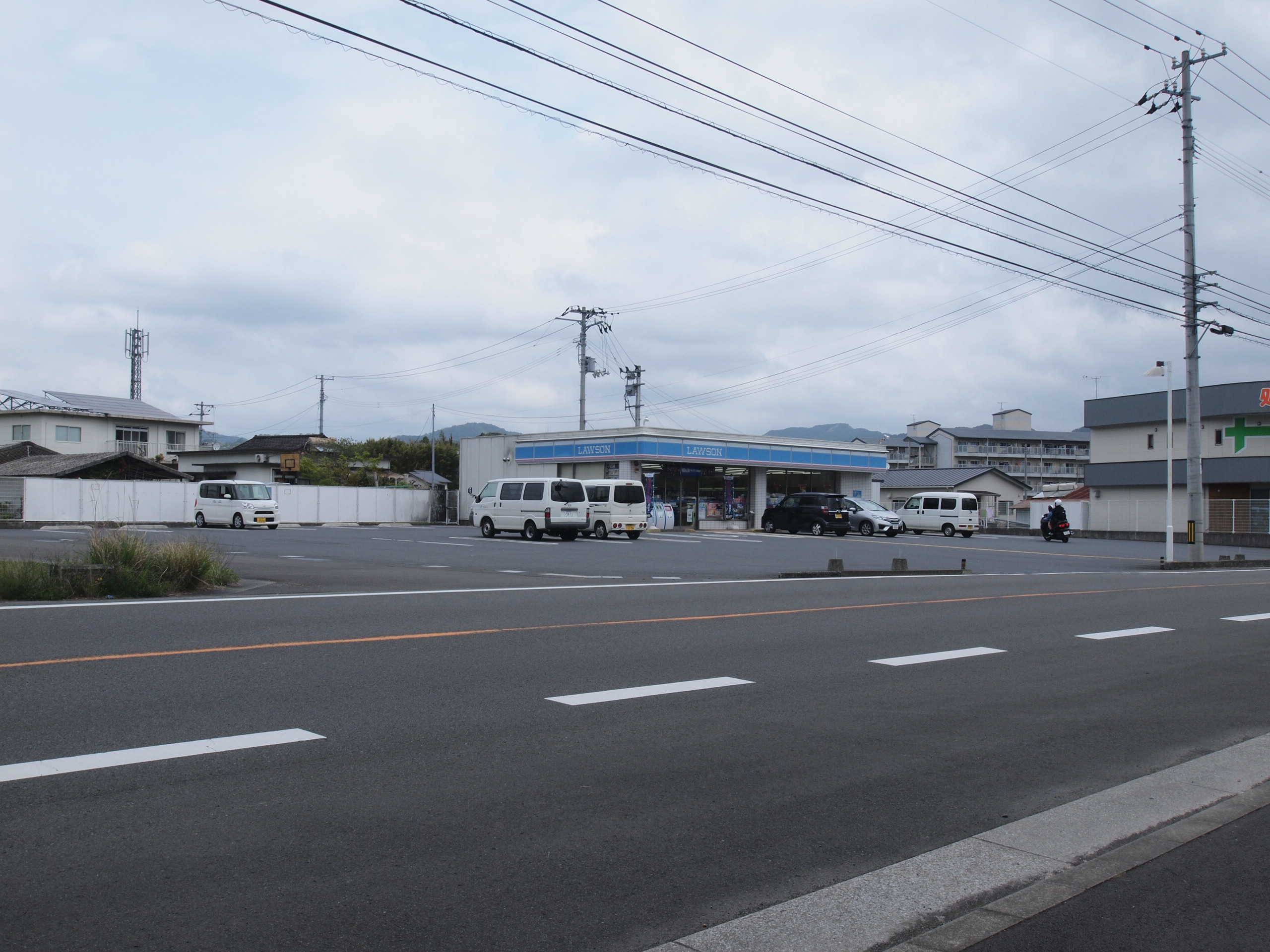 コンビニ　ローソン宿毛工業高校前店（コンビニ）まで466m