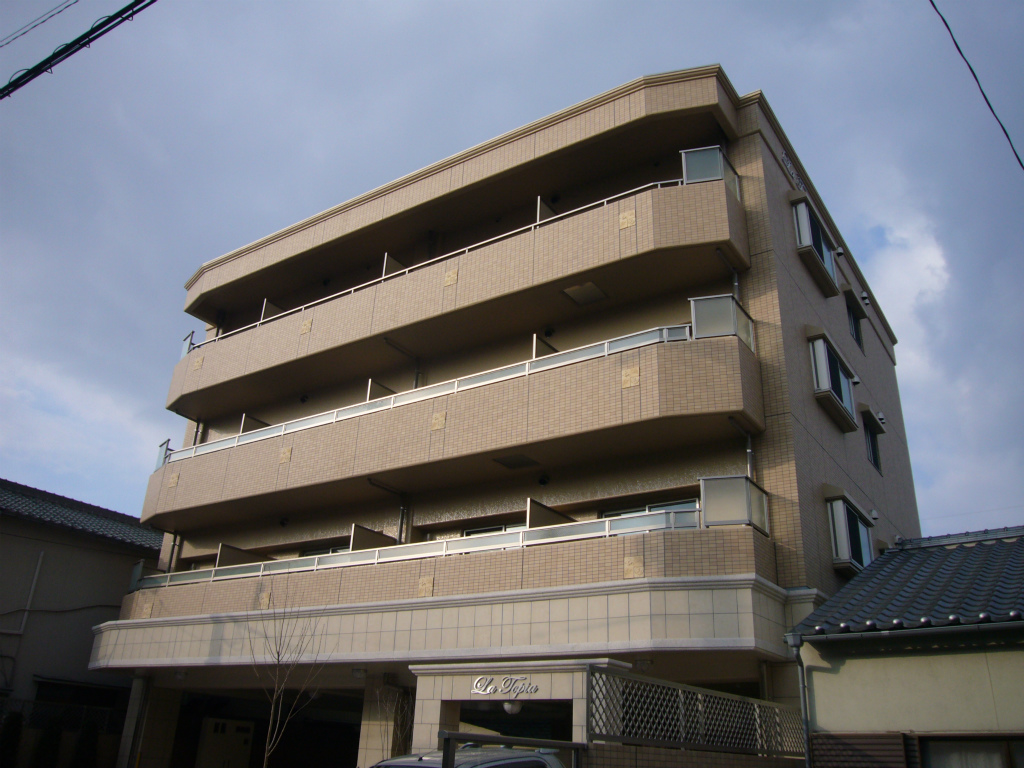 岡山市北区奥田本町のマンションの建物外観