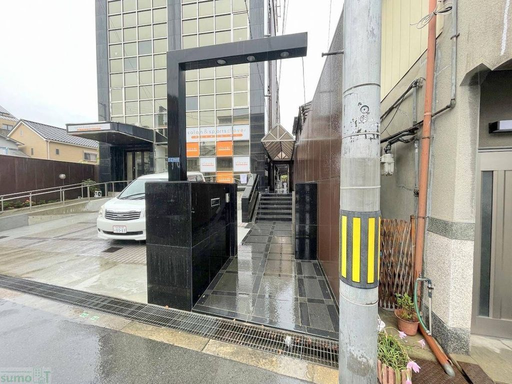 【大阪市旭区清水のマンションのエントランス】