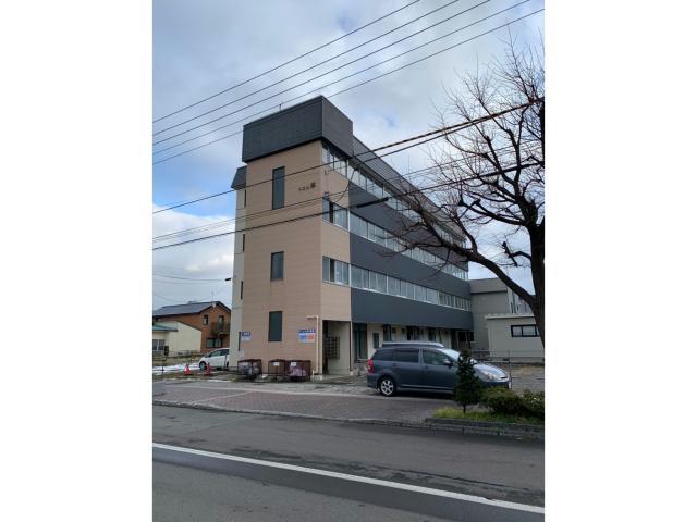 【函館市栄町のアパートの建物外観】